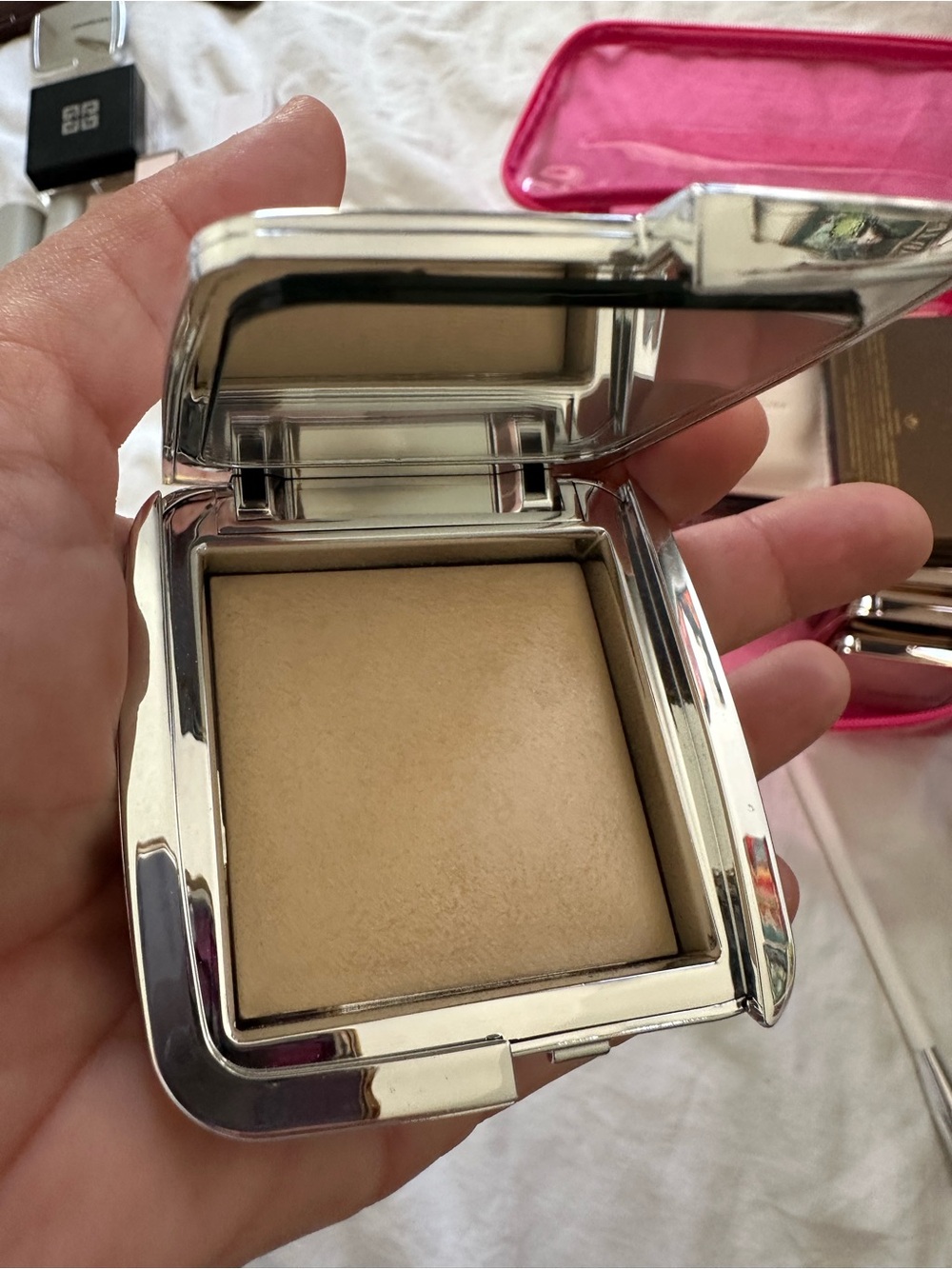 Hourglass Strobe Highlighter - brilliant strobe light